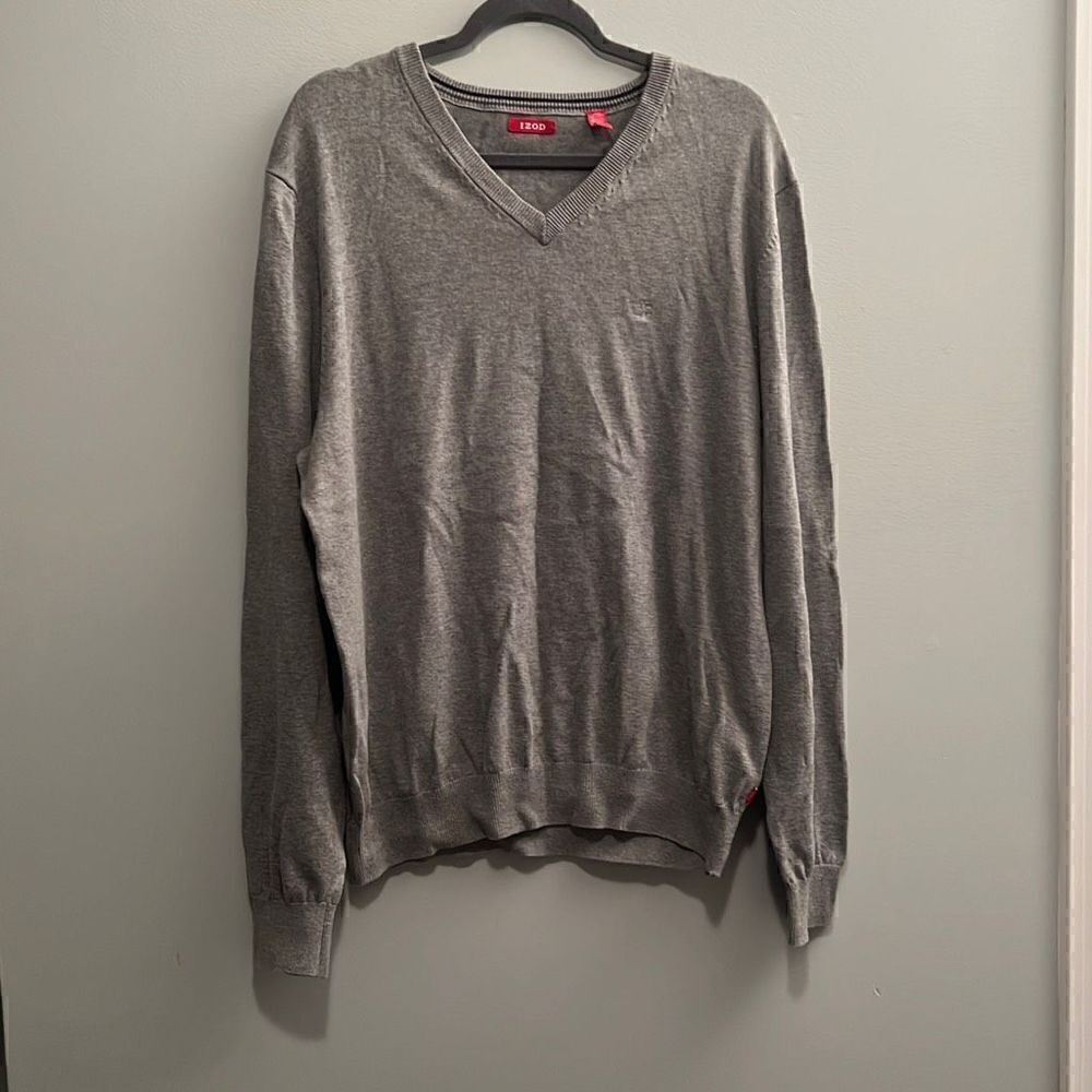 Izod Men's Gray V-Neck Pullover Sweater